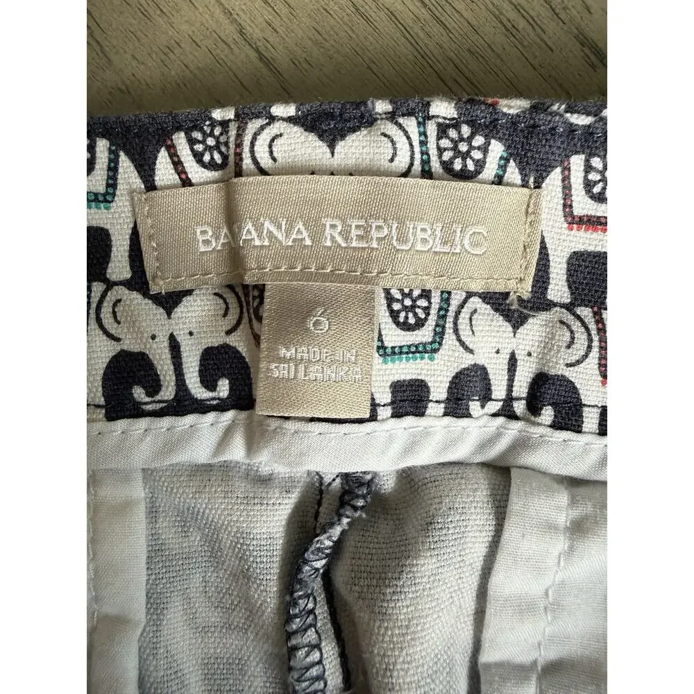 Banana Republic Women’s Elephant Print Shorts Flat Front White/Navy Size 6